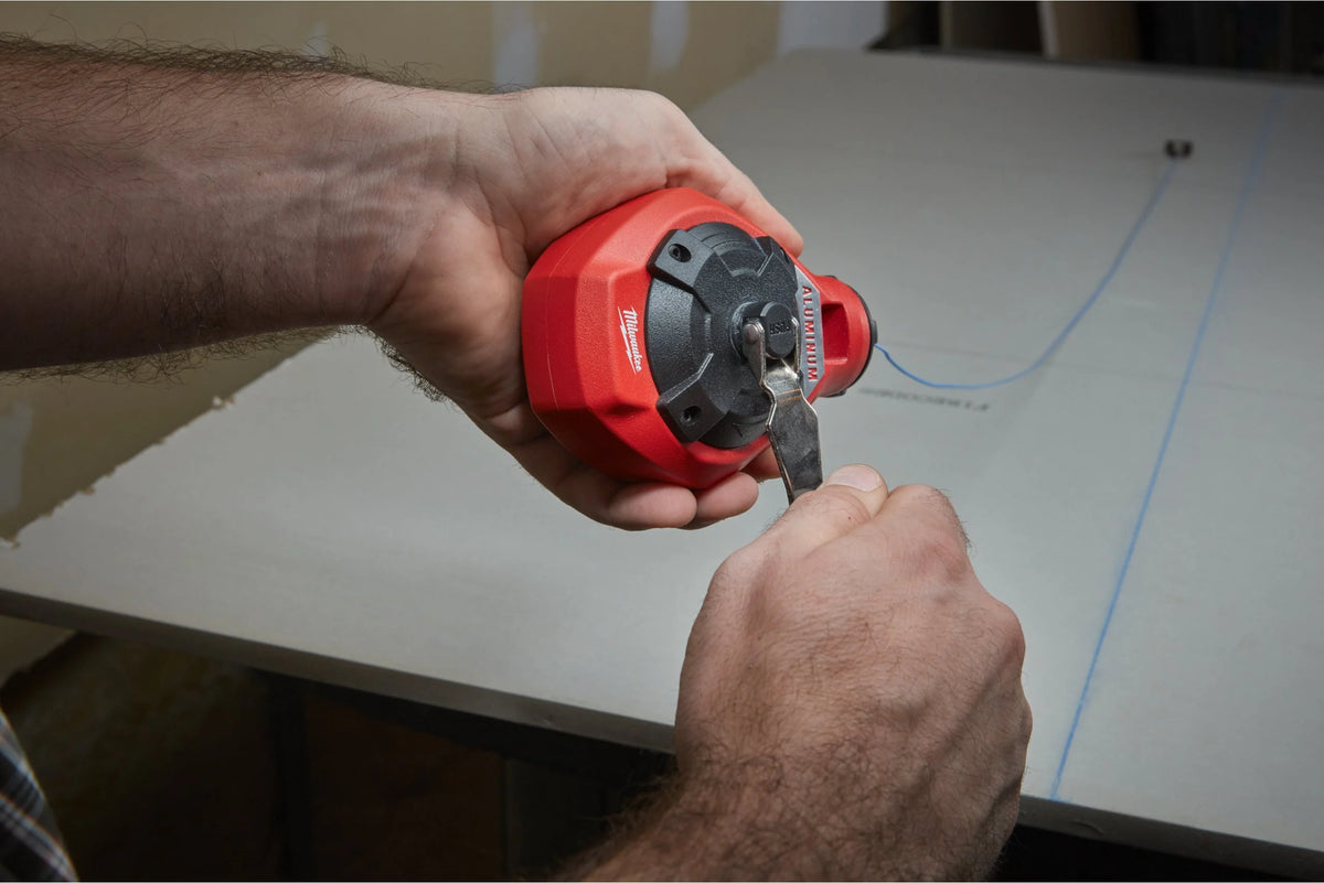 MILWAUKEE - Tracciatore Linea Fine | 30m | Corpo Alluminio | Linea 0,9mm | Riavvolgimento 6:1 | + Ricarica Gesso