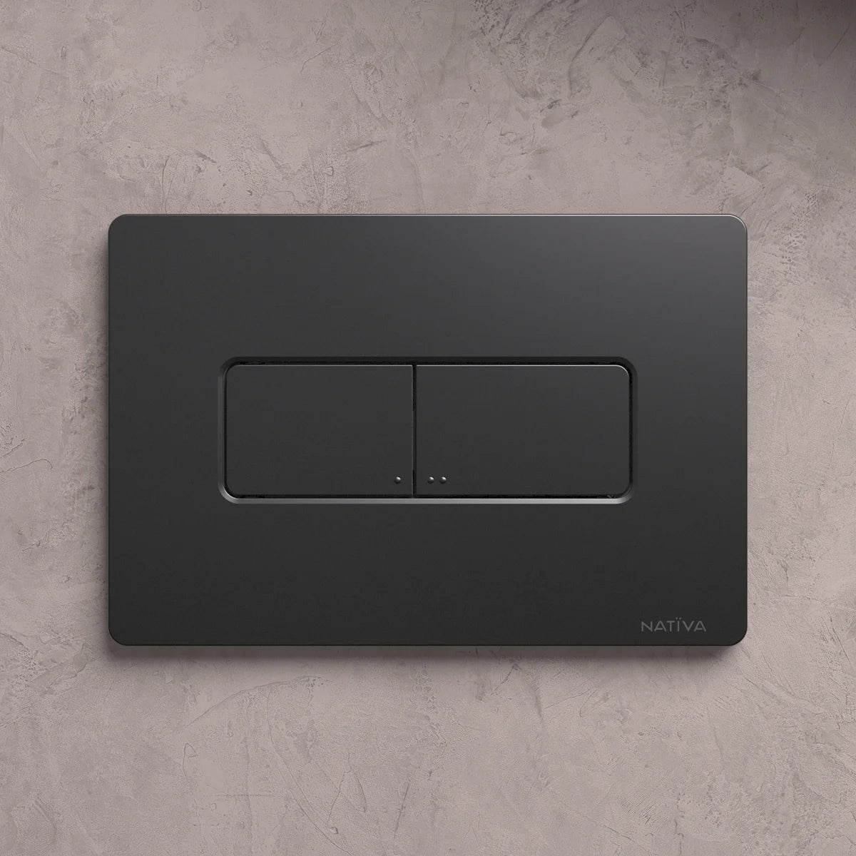 NATIVA Placca Quadro JP1NM nero opaco su parete in cemento vista frontale