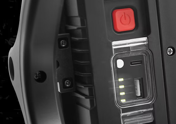 STRIKE MODEL M - Faro LED Ricaricabile con Base Magnetica | IP54 | IK10 | Luce Fredda 5700K | USB-C