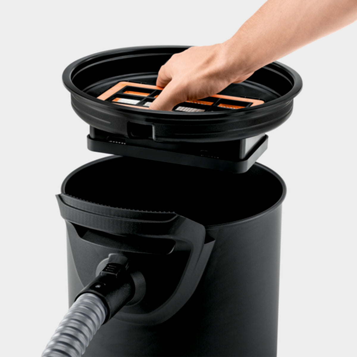 Kärcher AD 4 Premium – Aspirateur à cendres 600 W avec filtre ignifuge et réservoir métal 17 L – Pour cendres froides, poêles à pellets, cheminées et barbecues – Système ReBoost