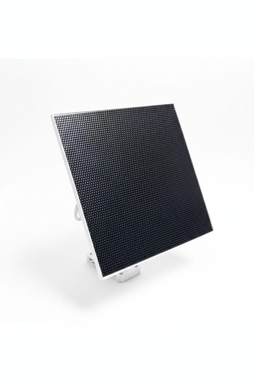 Pannello solare Vinco ottimizzato sfondo bianco professionale
