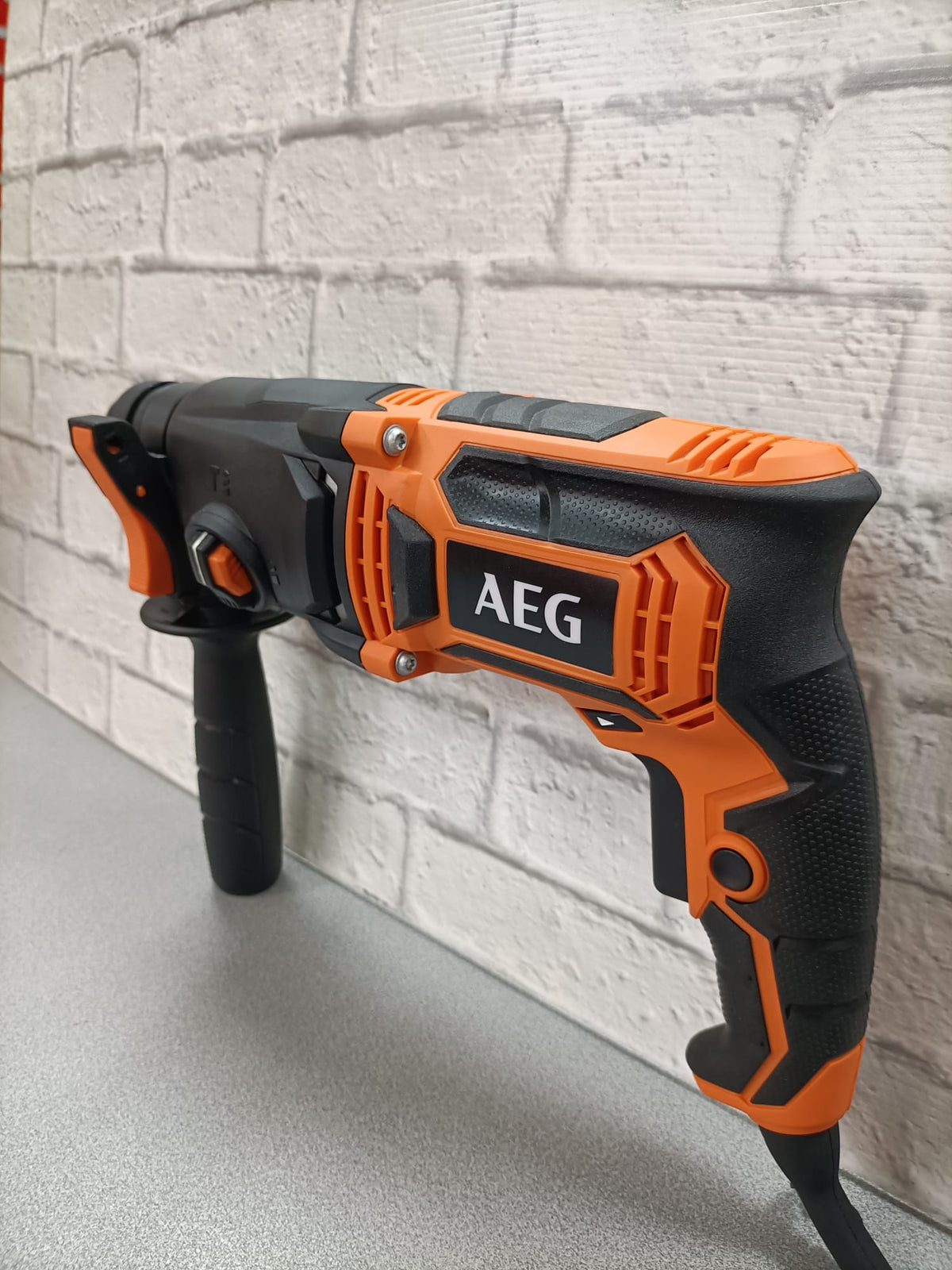 AEG - Martello Tassellatore Combinato SDS-Plus KH 24 IE | 800W | 24mm | FIXTEC | 3 Modalità