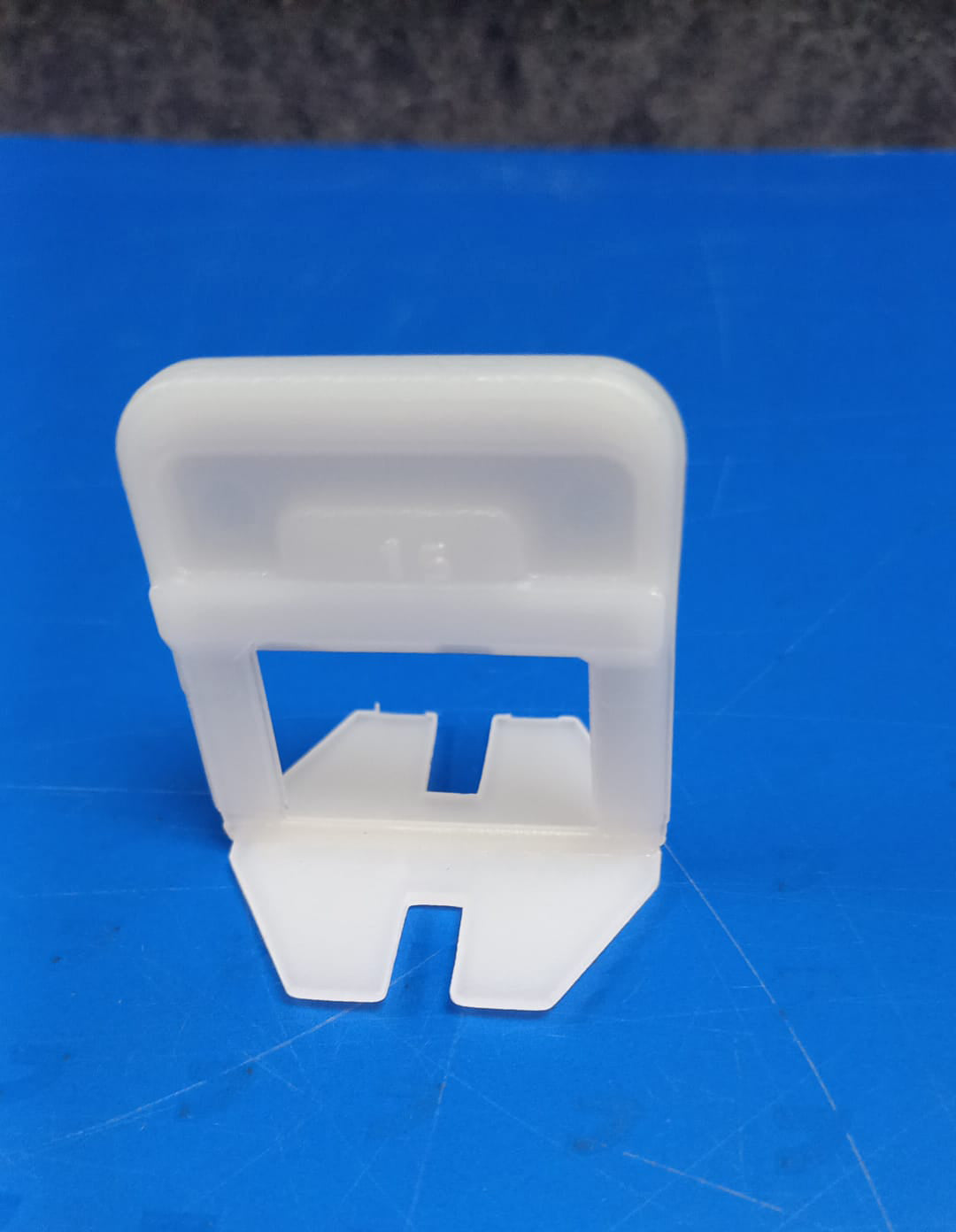 Distanziatori Autolivellanti per Piastrelle in Cartone da 3000pz - Bianchi | 1mm - 1,5mm - 2mm | Made in Italy