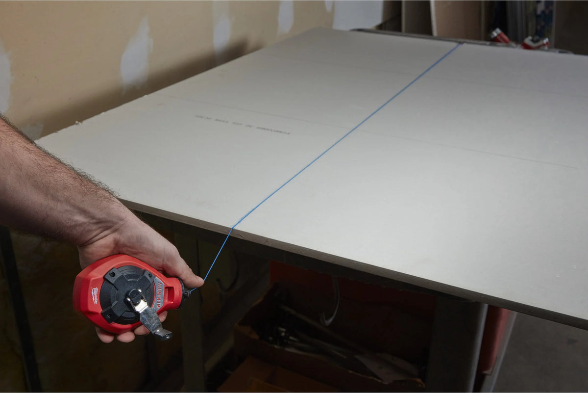 MILWAUKEE - Tracciatore Linea Fine | 30m | Corpo Alluminio | Linea 0,9mm | Riavvolgimento 6:1 | + Ricarica Gesso