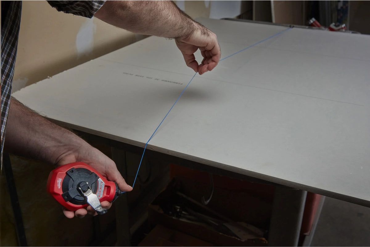 MILWAUKEE - Tracciatore Linea Fine | 30m | Corpo Alluminio | Linea 0,9mm | Riavvolgimento 6:1 | + Ricarica Gesso