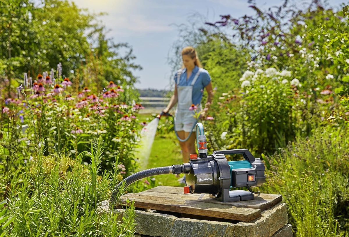 GARDENA - Pompa da Giardino 3700/4 Basic 09014-47 | 3700 l/h | 4,1 bar | Ghisa | Aspirazione 7m | Sistema GARDENA