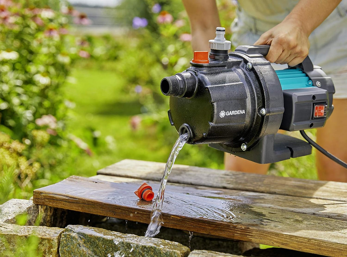GARDENA - Pompa da Giardino 3700/4 Basic 09014-47 | 3700 l/h | 4,1 bar | Ghisa | Aspirazione 7m | Sistema GARDENA