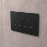 NATIVA Placca Quadro JP1NM nero opaco installata su parete in cemento vista laterale