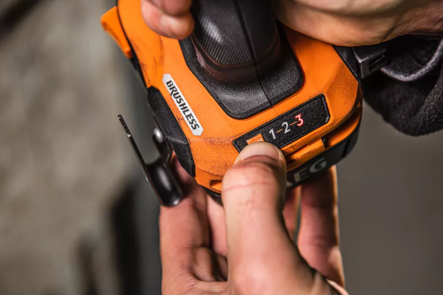 AEG - Trapano a Percussione SubCompact Brushless 18V BSB18SBL2-X02C | 65 Nm | 2 Batterie PRO18V | Valigetta