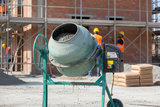 Betoniera 180Lt 800W ambientata cantiere edile costruzione muratori
