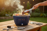 LotusGrill Classic blu set utensili BBQ acciaio inox uso abbinato terrazza giardino
