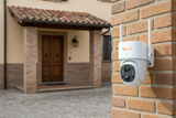 Telecamera Vinco montata muro mattoni ingresso casa