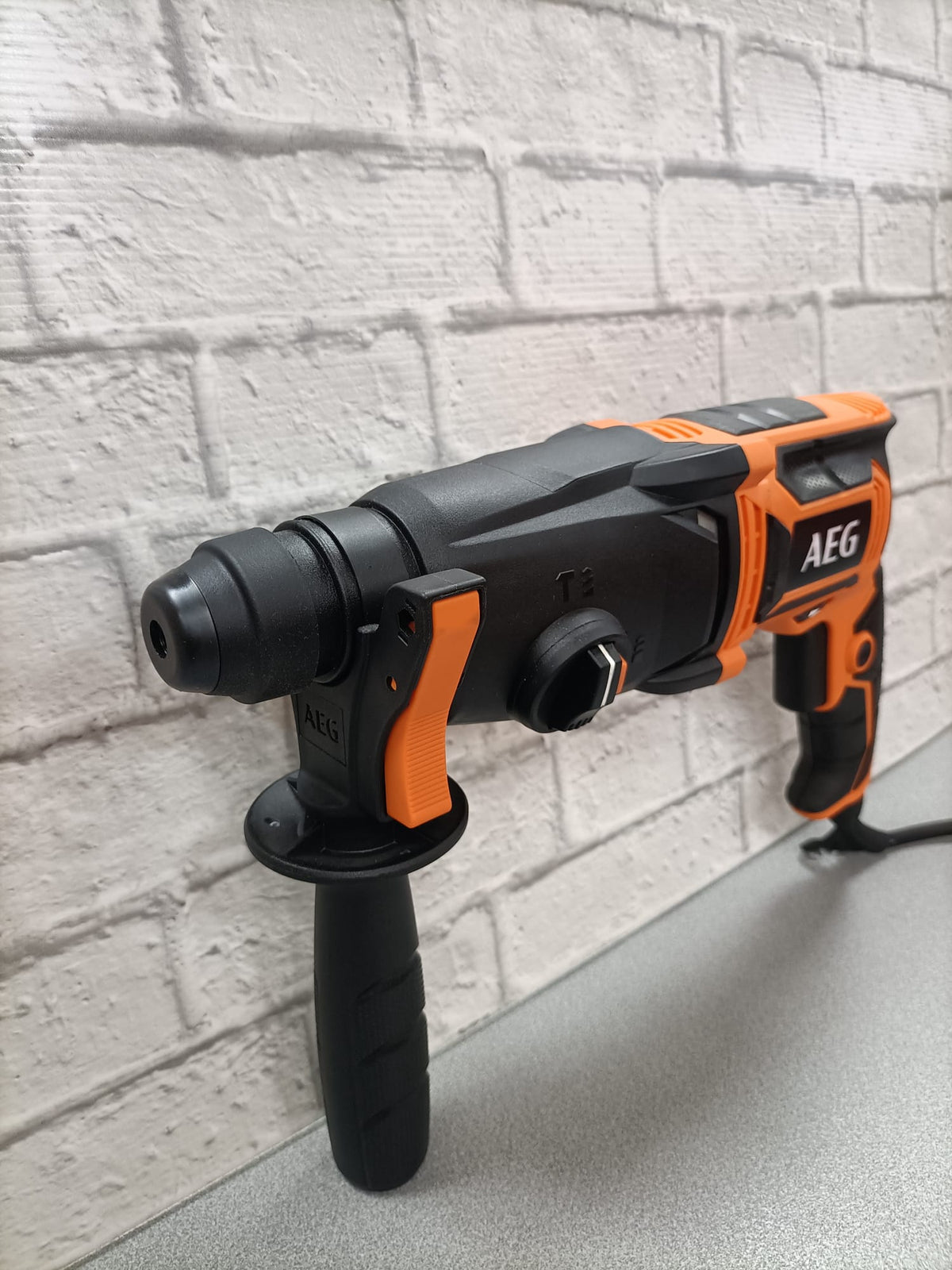 AEG - Martello Tassellatore Combinato SDS-Plus KH 24 IE | 800W | 24mm | FIXTEC | 3 Modalità